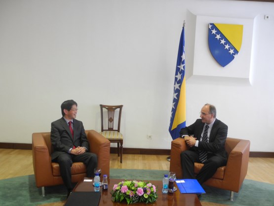 Predsjedavajući Grupe prijateljstva za Sjevernu i Južnu Ameriku, Australiju, Okeaniju i Japan Damir Arnaut razgovarao s ambasadorom Japana u BiH